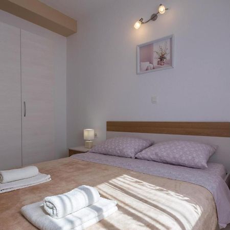1 Bedroom Lovely Apartment In Komarna Клек Екстер'єр фото