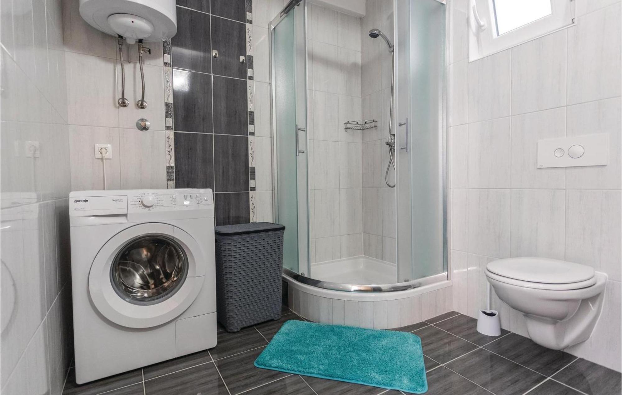 1 Bedroom Lovely Apartment In Komarna Клек Екстер'єр фото